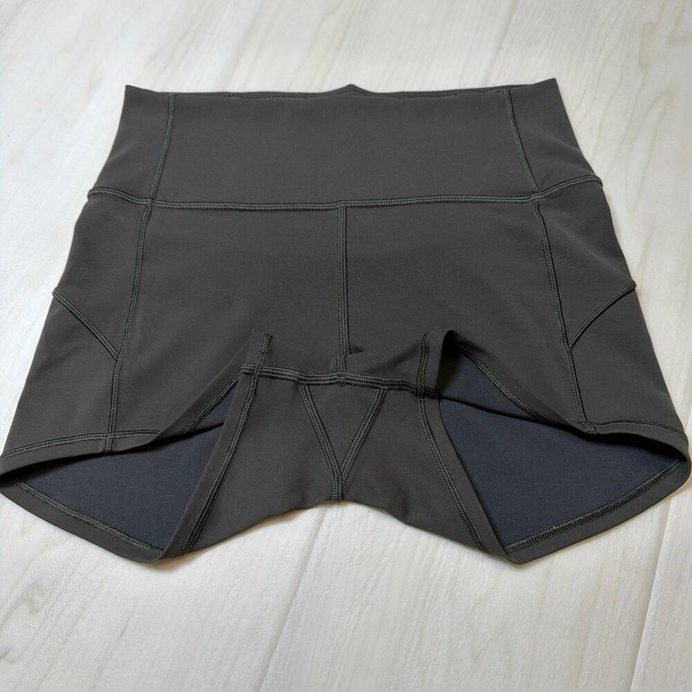 Lululemon In Movement Short 2.5" - Picture 8 of 8